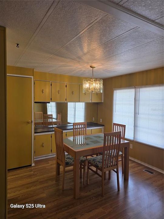 For Sale: $189,000 (3 beds, 2 baths, 1320 Square Feet)