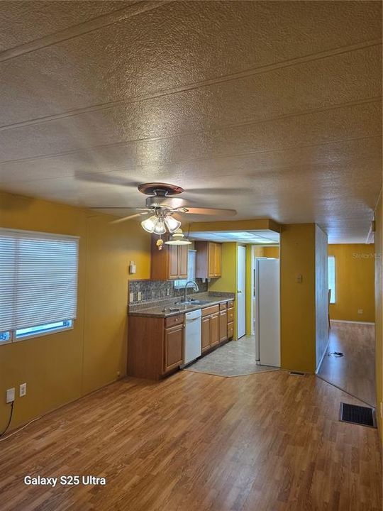 For Sale: $189,000 (3 beds, 2 baths, 1320 Square Feet)