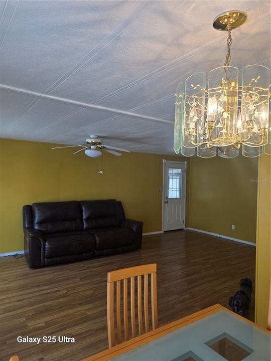 For Sale: $189,000 (3 beds, 2 baths, 1320 Square Feet)