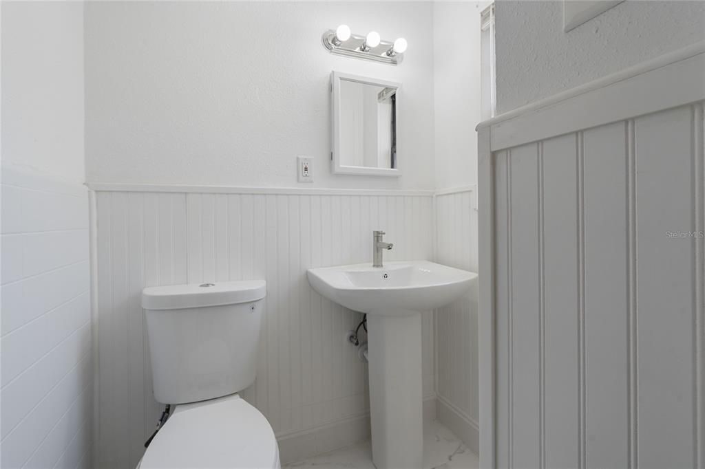 合同活跃: $219,900 (3 贝兹, 2 浴室, 1296 平方英尺)