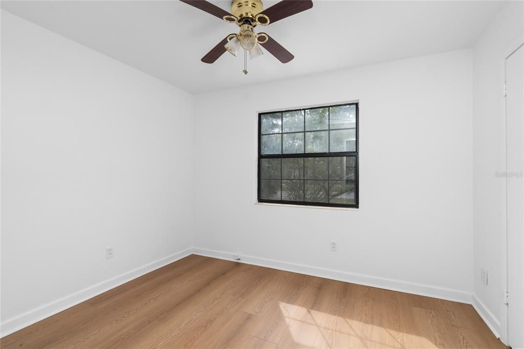 合同活跃: $219,900 (3 贝兹, 2 浴室, 1296 平方英尺)