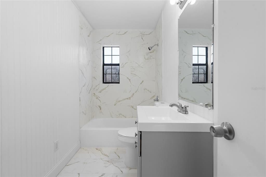 合同活跃: $219,900 (3 贝兹, 2 浴室, 1296 平方英尺)