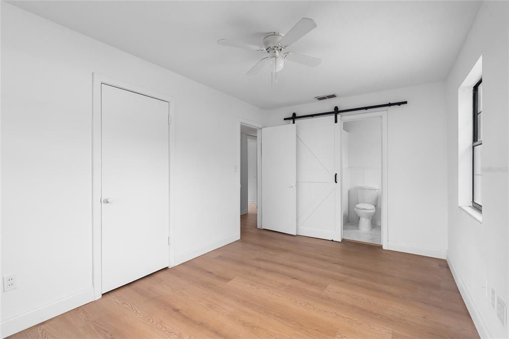 合同活跃: $219,900 (3 贝兹, 2 浴室, 1296 平方英尺)