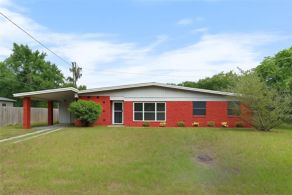 合同活跃: $219,900 (3 贝兹, 2 浴室, 1296 平方英尺)