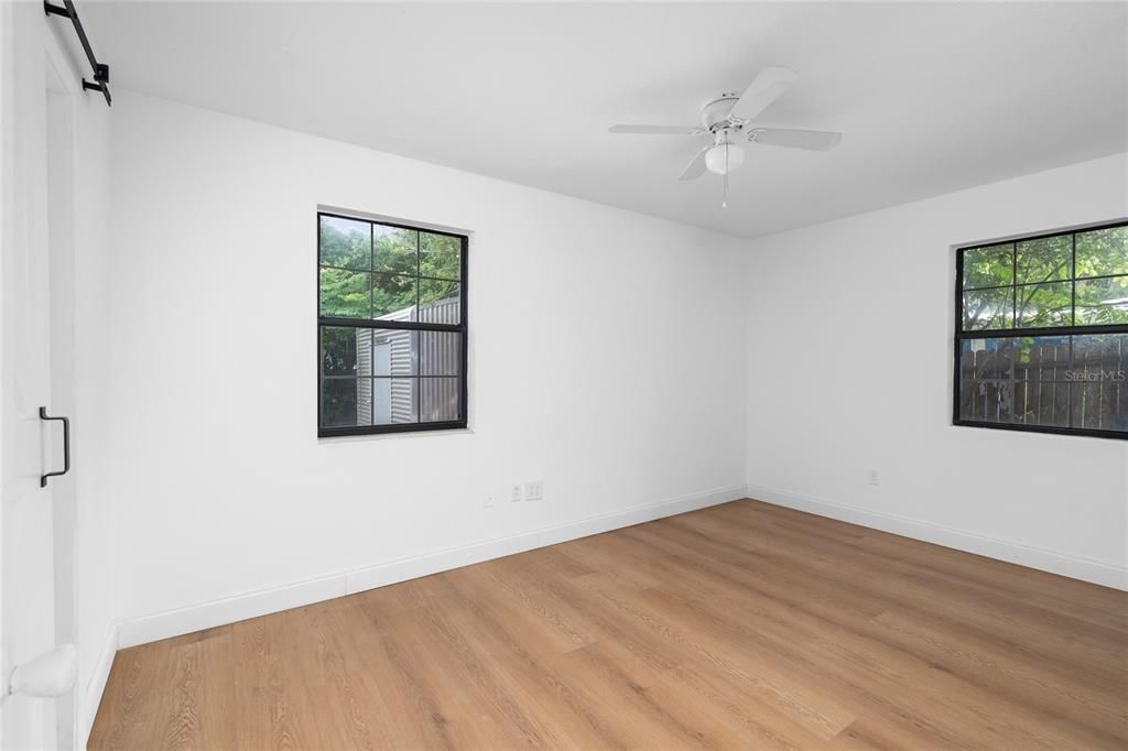 合同活跃: $219,900 (3 贝兹, 2 浴室, 1296 平方英尺)