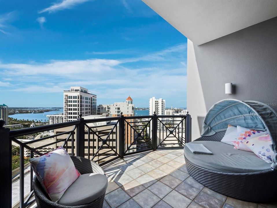 For Sale: $3,890,000 (3 beds, 4 baths, 4095 Square Feet)