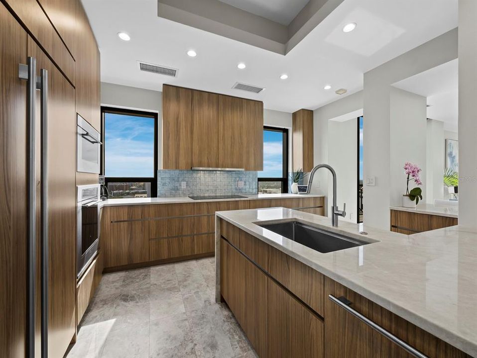 For Sale: $3,890,000 (3 beds, 4 baths, 4095 Square Feet)