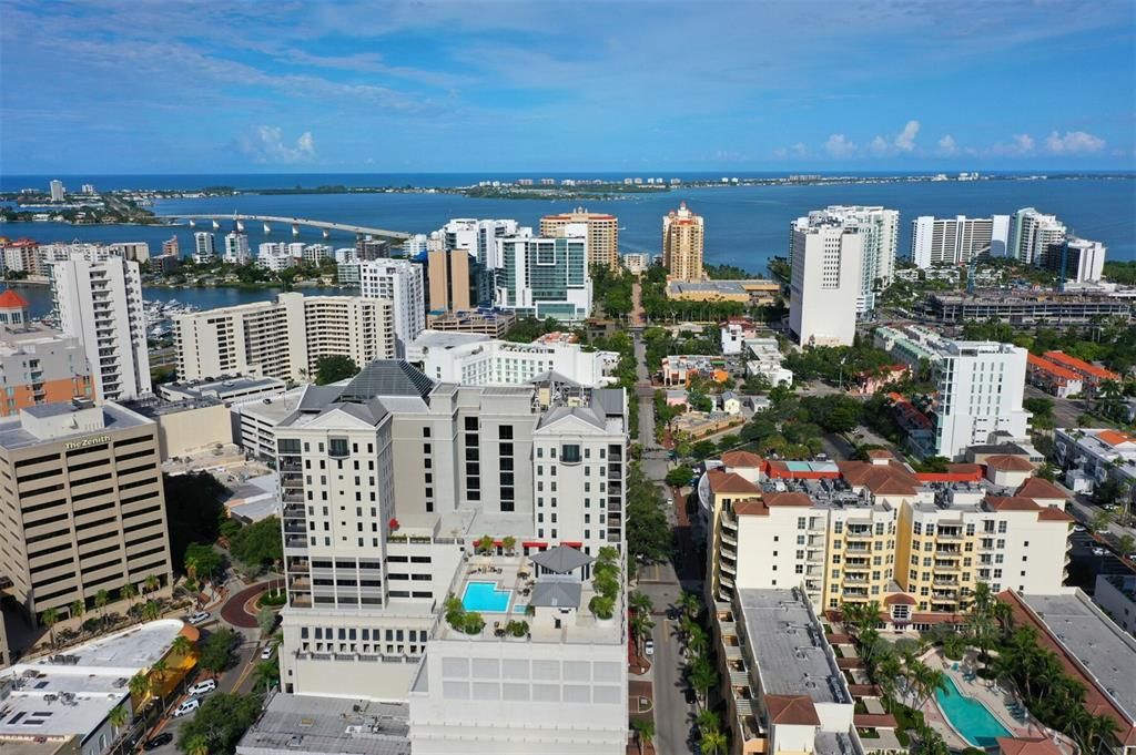 For Sale: $3,890,000 (3 beds, 4 baths, 4095 Square Feet)