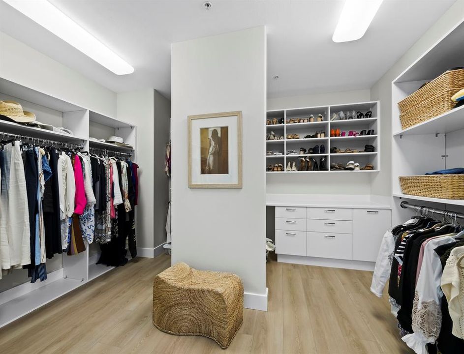 For Sale: $3,890,000 (3 beds, 4 baths, 4095 Square Feet)