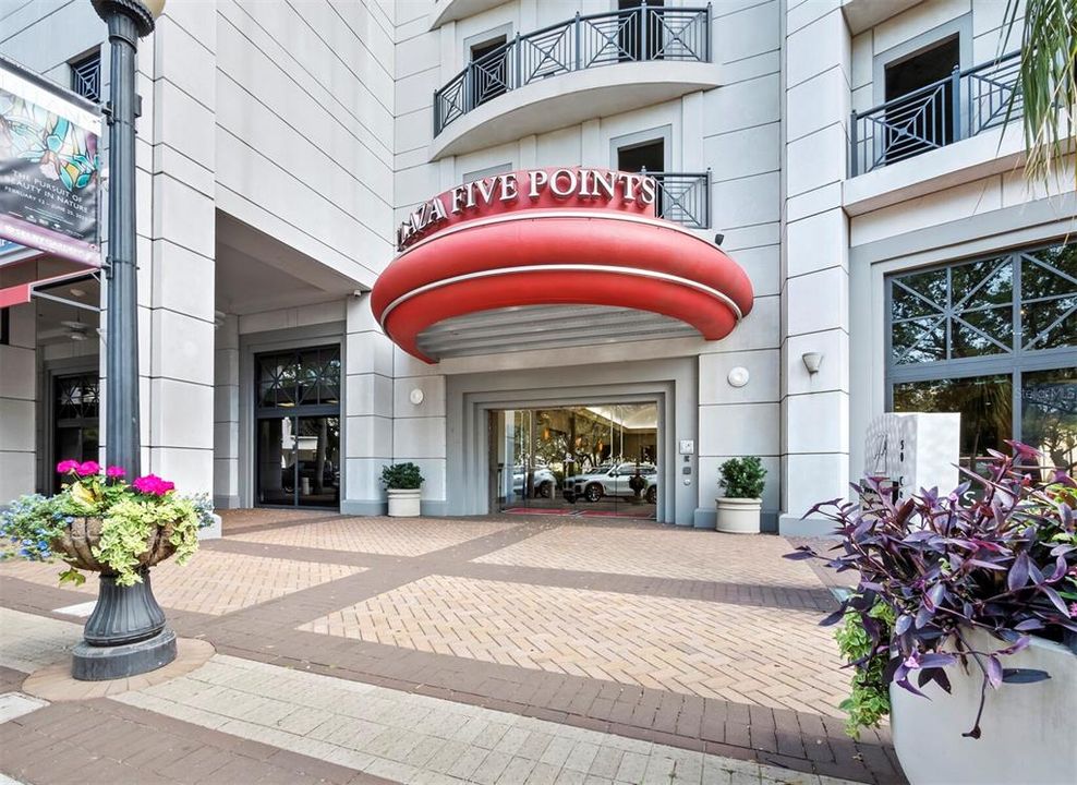 For Sale: $3,890,000 (3 beds, 4 baths, 4095 Square Feet)