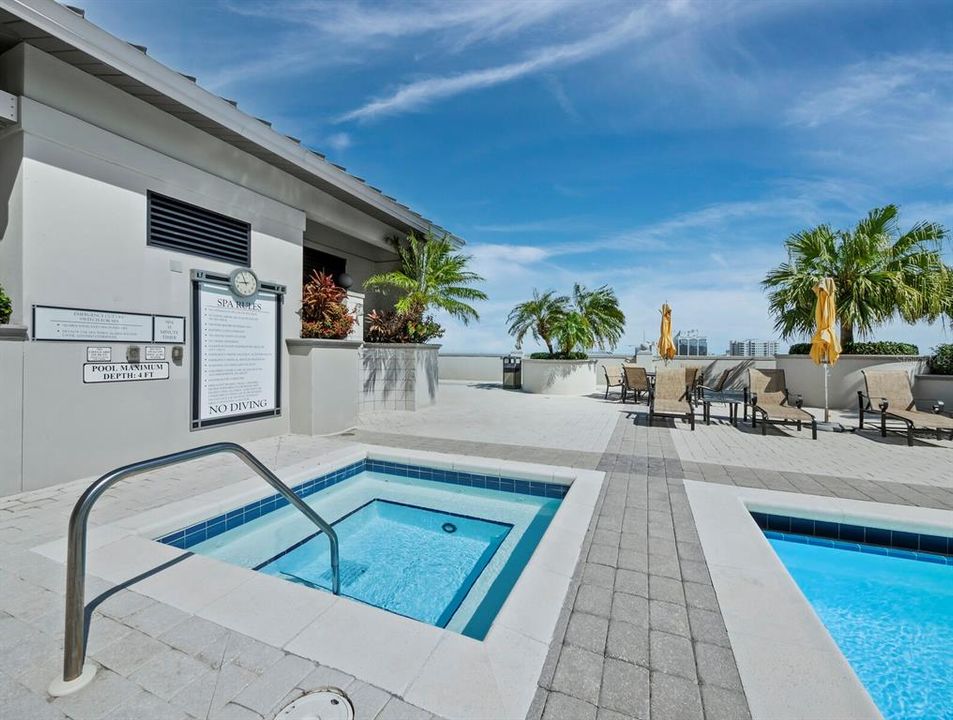 For Sale: $3,890,000 (3 beds, 4 baths, 4095 Square Feet)