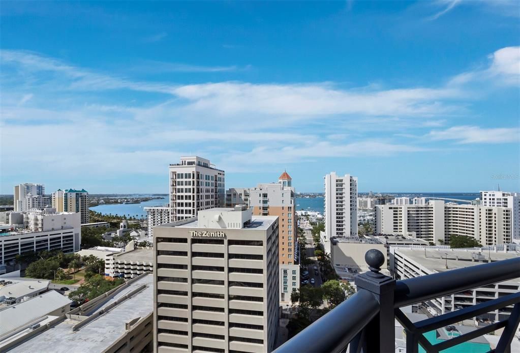 For Sale: $3,890,000 (3 beds, 4 baths, 4095 Square Feet)