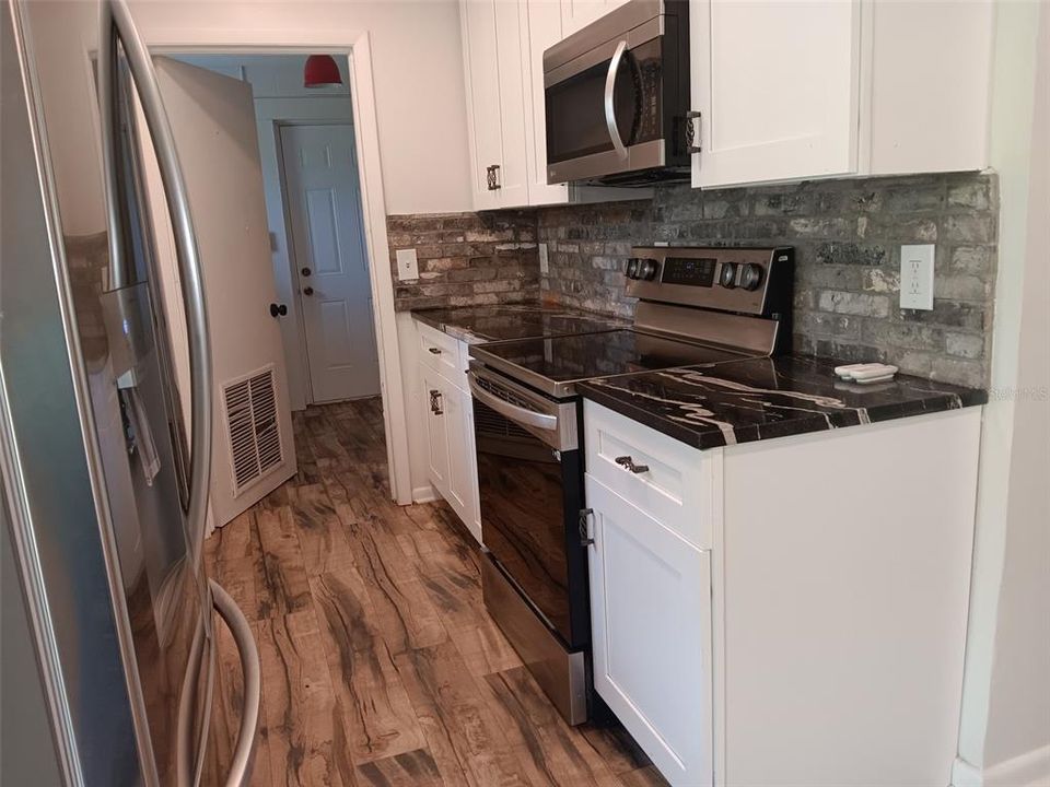 For Sale: $267,000 (3 beds, 2 baths, 1256 Square Feet)