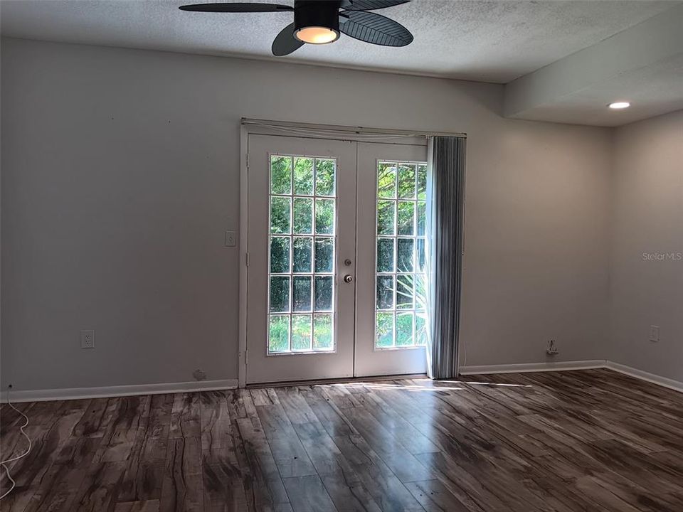 For Sale: $267,000 (3 beds, 2 baths, 1256 Square Feet)