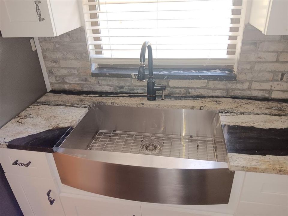 For Sale: $267,000 (3 beds, 2 baths, 1256 Square Feet)