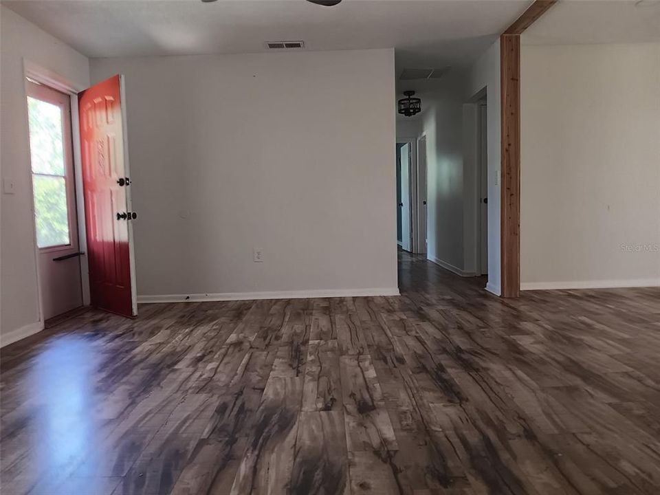 For Sale: $267,000 (3 beds, 2 baths, 1256 Square Feet)