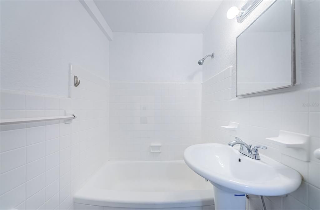 For Sale: $79,000 (1 beds, 1 baths, 708 Square Feet)