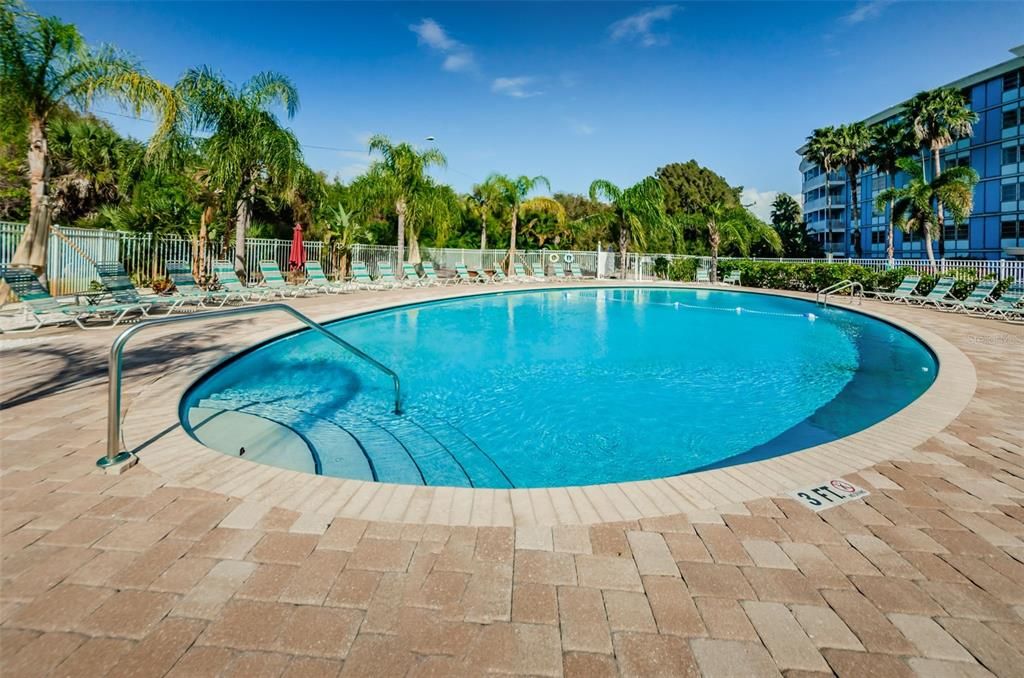 For Sale: $79,000 (1 beds, 1 baths, 708 Square Feet)