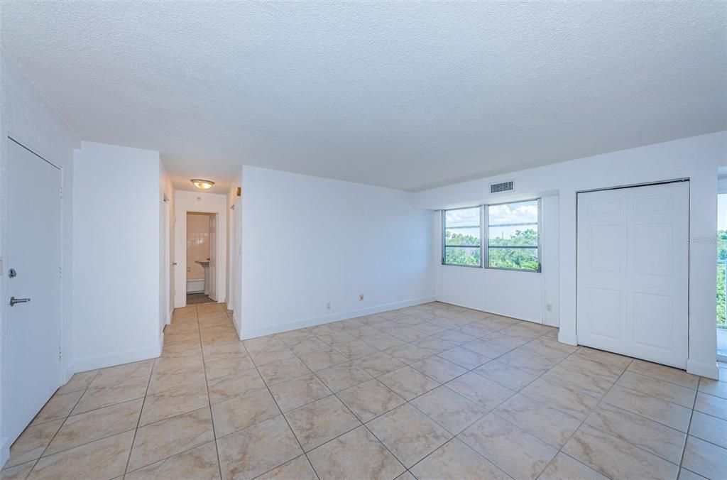 For Sale: $79,000 (1 beds, 1 baths, 708 Square Feet)