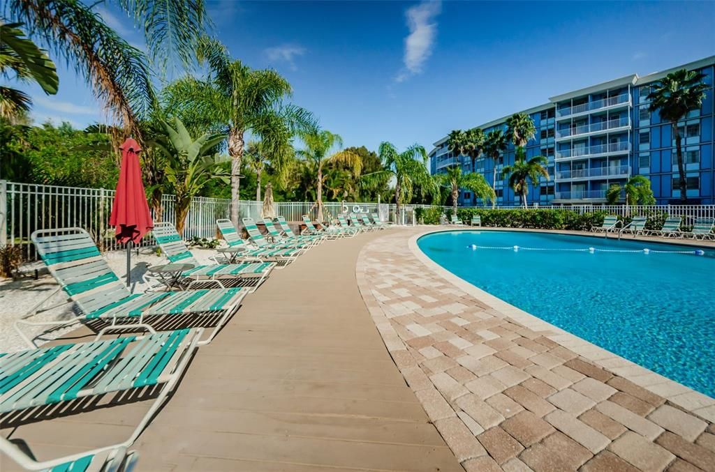 For Sale: $79,000 (1 beds, 1 baths, 708 Square Feet)