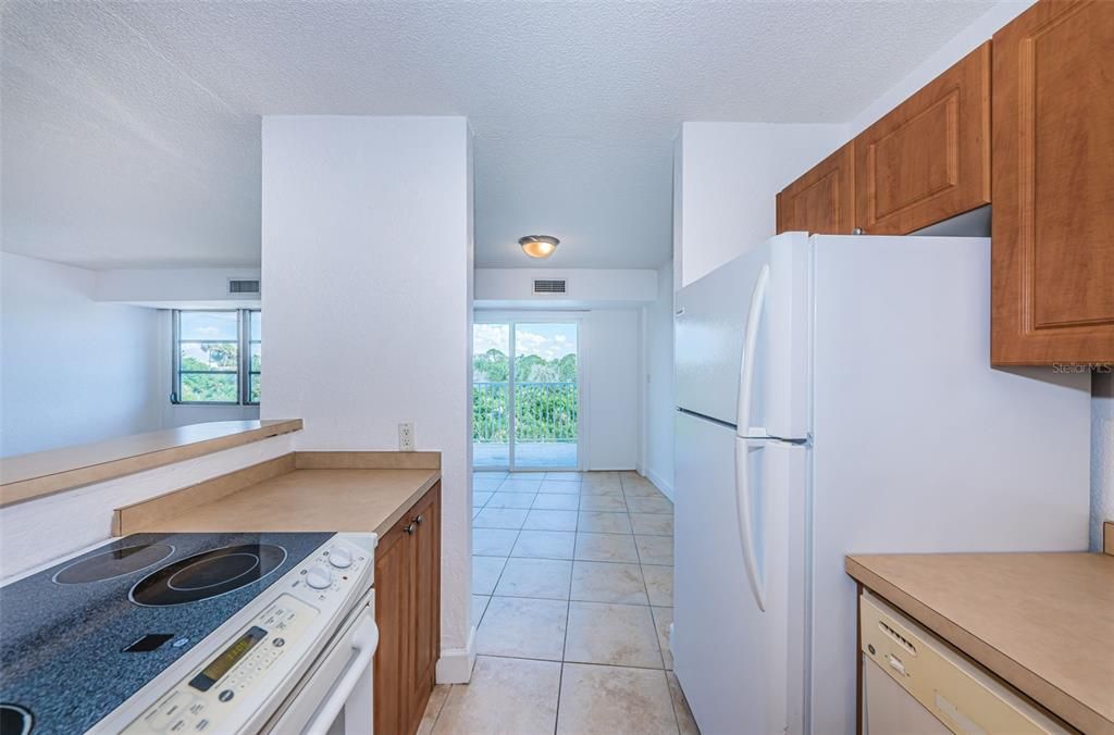 For Sale: $79,000 (1 beds, 1 baths, 708 Square Feet)