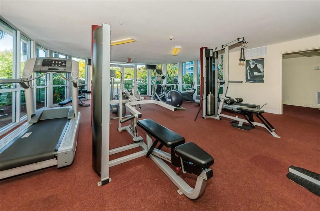 For Sale: $79,000 (1 beds, 1 baths, 708 Square Feet)