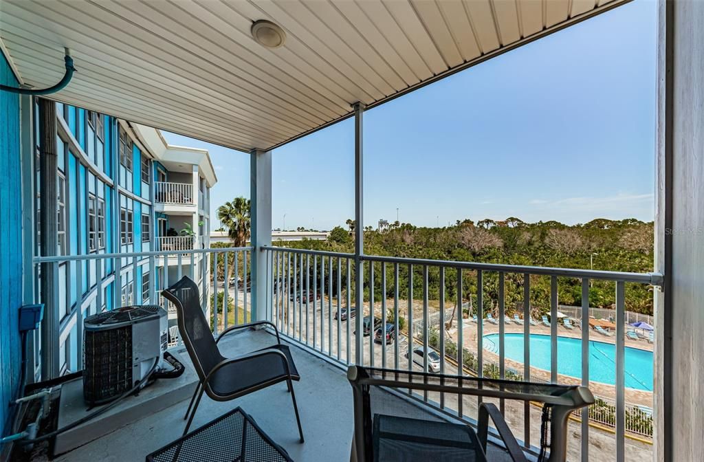 For Sale: $79,000 (1 beds, 1 baths, 708 Square Feet)