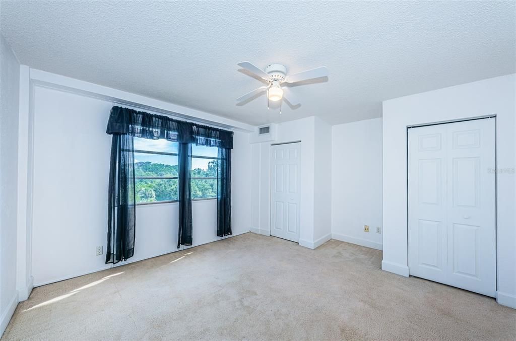 For Sale: $79,000 (1 beds, 1 baths, 708 Square Feet)