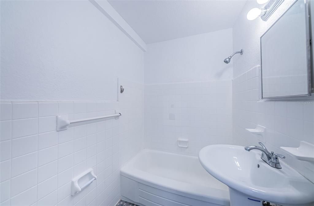 For Sale: $79,000 (1 beds, 1 baths, 708 Square Feet)