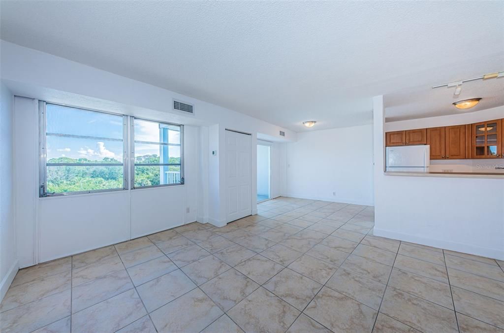 For Sale: $79,000 (1 beds, 1 baths, 708 Square Feet)