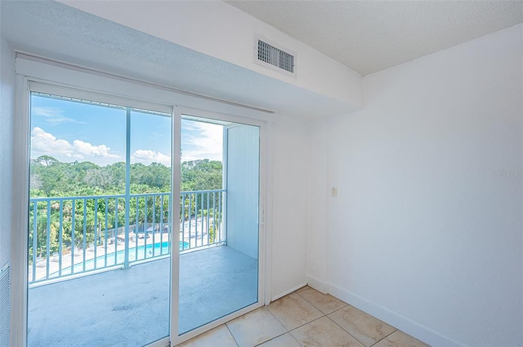 For Sale: $79,000 (1 beds, 1 baths, 708 Square Feet)