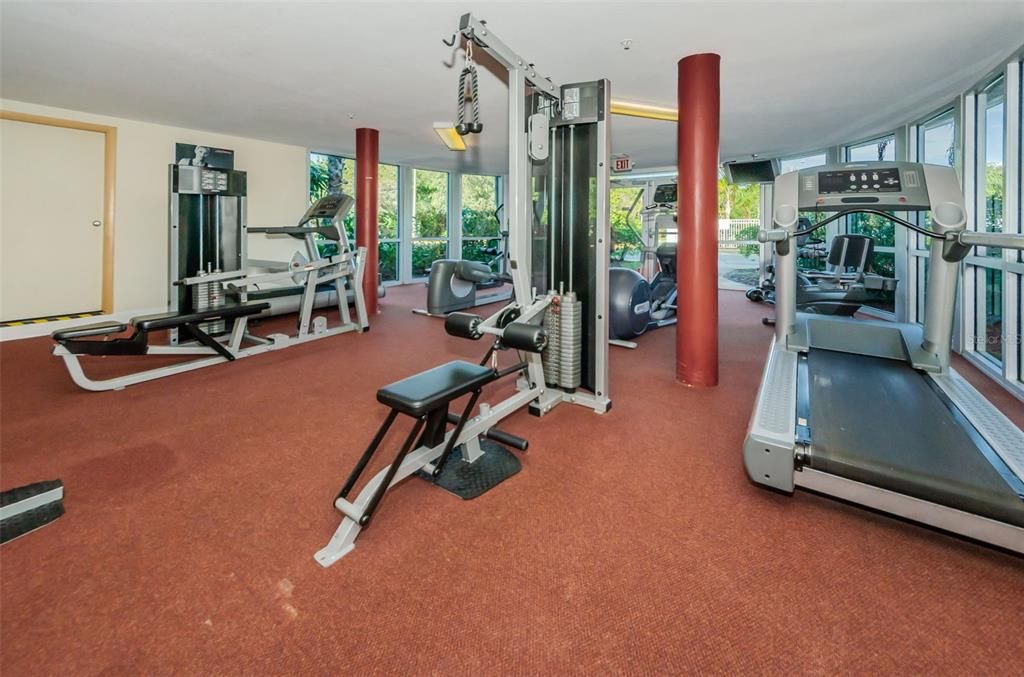 For Sale: $79,000 (1 beds, 1 baths, 708 Square Feet)