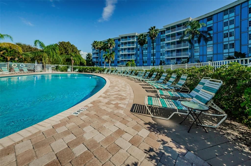 For Sale: $79,000 (1 beds, 1 baths, 708 Square Feet)