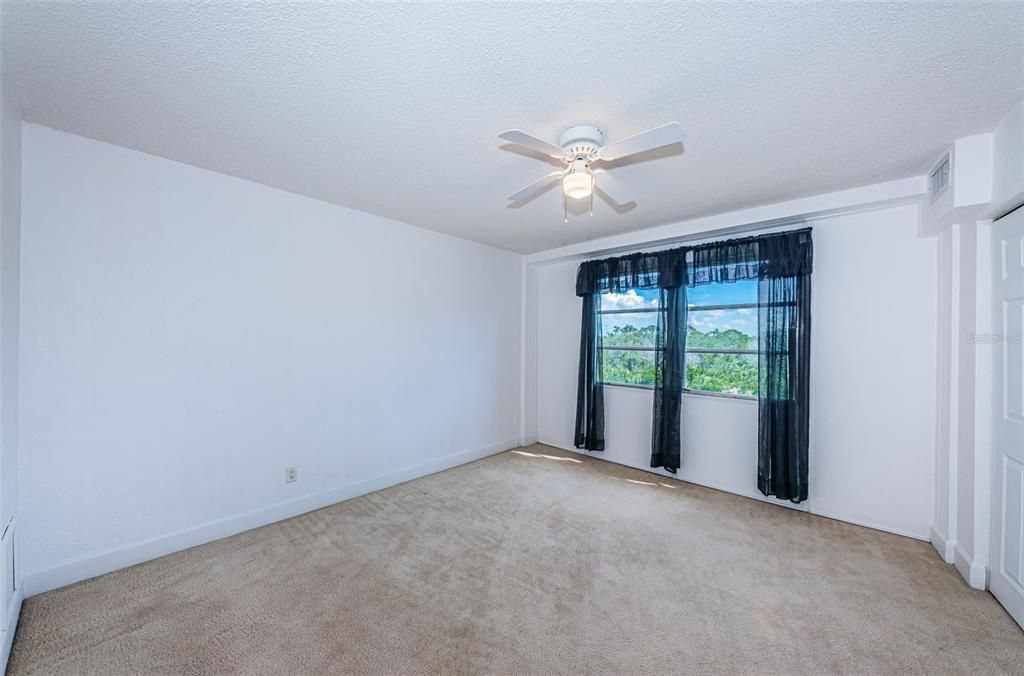 For Sale: $79,000 (1 beds, 1 baths, 708 Square Feet)