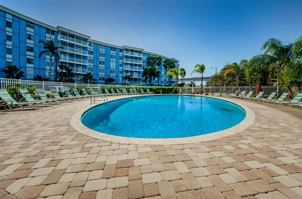 For Sale: $79,000 (1 beds, 1 baths, 708 Square Feet)