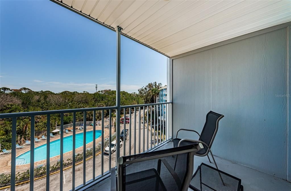 For Sale: $79,000 (1 beds, 1 baths, 708 Square Feet)