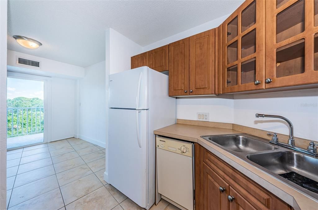 For Sale: $79,000 (1 beds, 1 baths, 708 Square Feet)