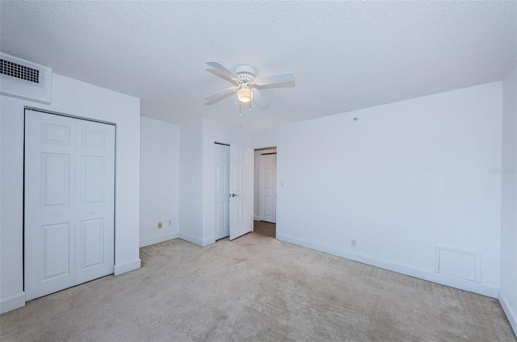 For Sale: $79,000 (1 beds, 1 baths, 708 Square Feet)