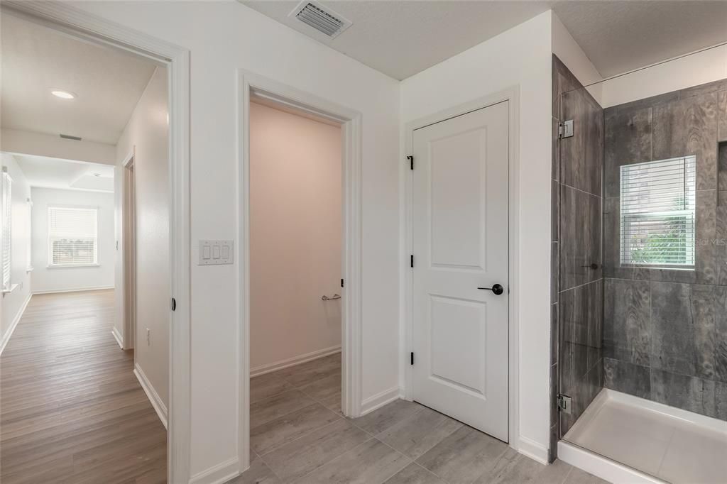 Active With Contract: $599,900 (6 beds, 3 baths, 3082 Square Feet)