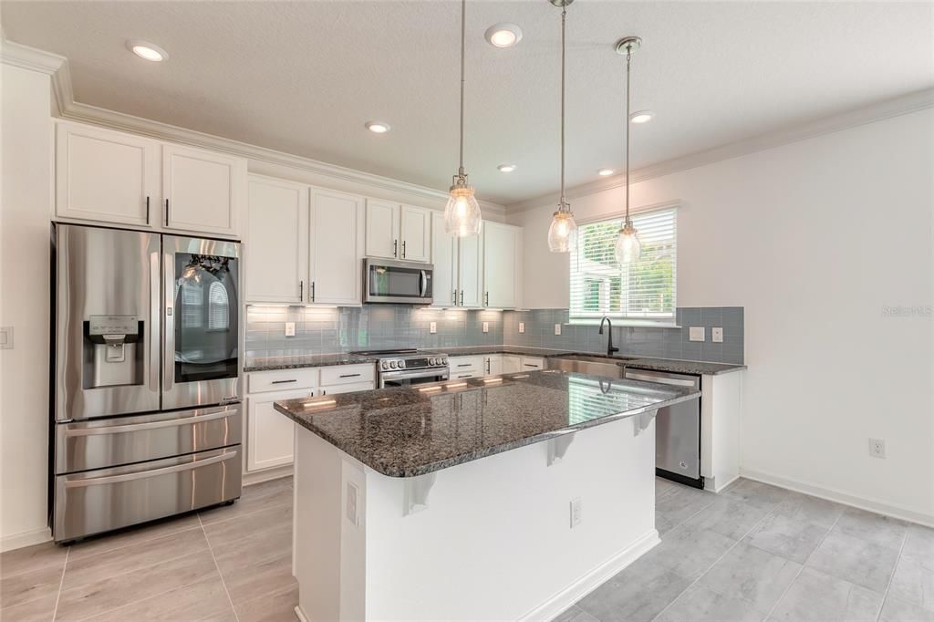 Active With Contract: $599,900 (6 beds, 3 baths, 3082 Square Feet)