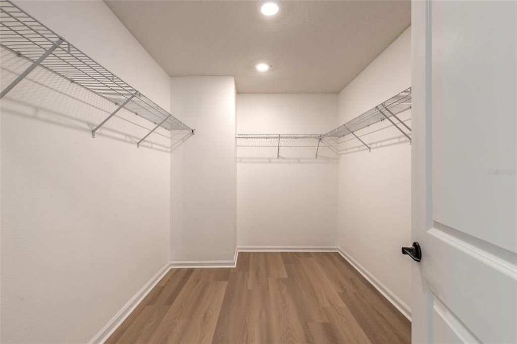 Active With Contract: $599,900 (6 beds, 3 baths, 3082 Square Feet)