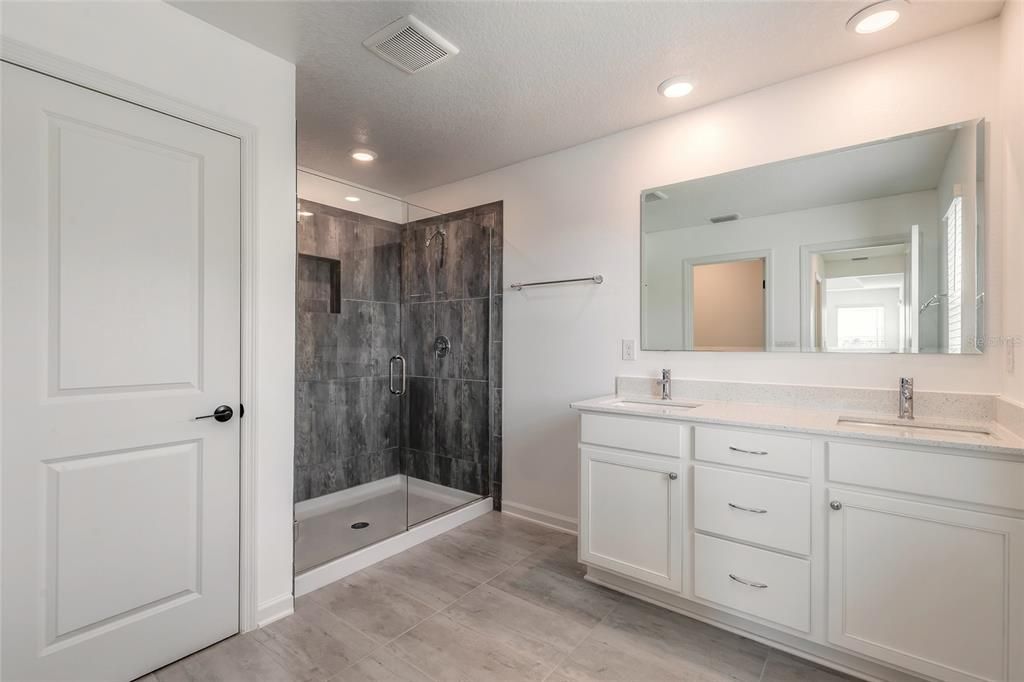 Active With Contract: $599,900 (6 beds, 3 baths, 3082 Square Feet)