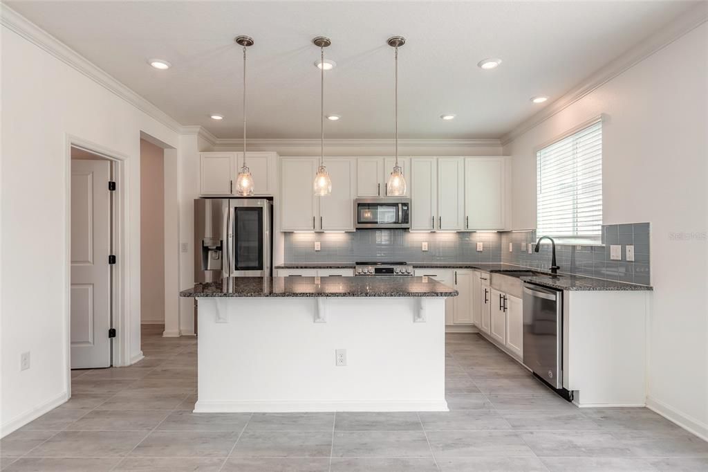 Active With Contract: $599,900 (6 beds, 3 baths, 3082 Square Feet)