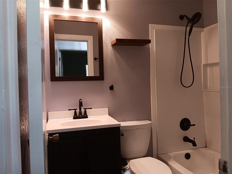 Activo con contrato: $245,000 (3 camas, 1 baños, 1344 Pies cuadrados)