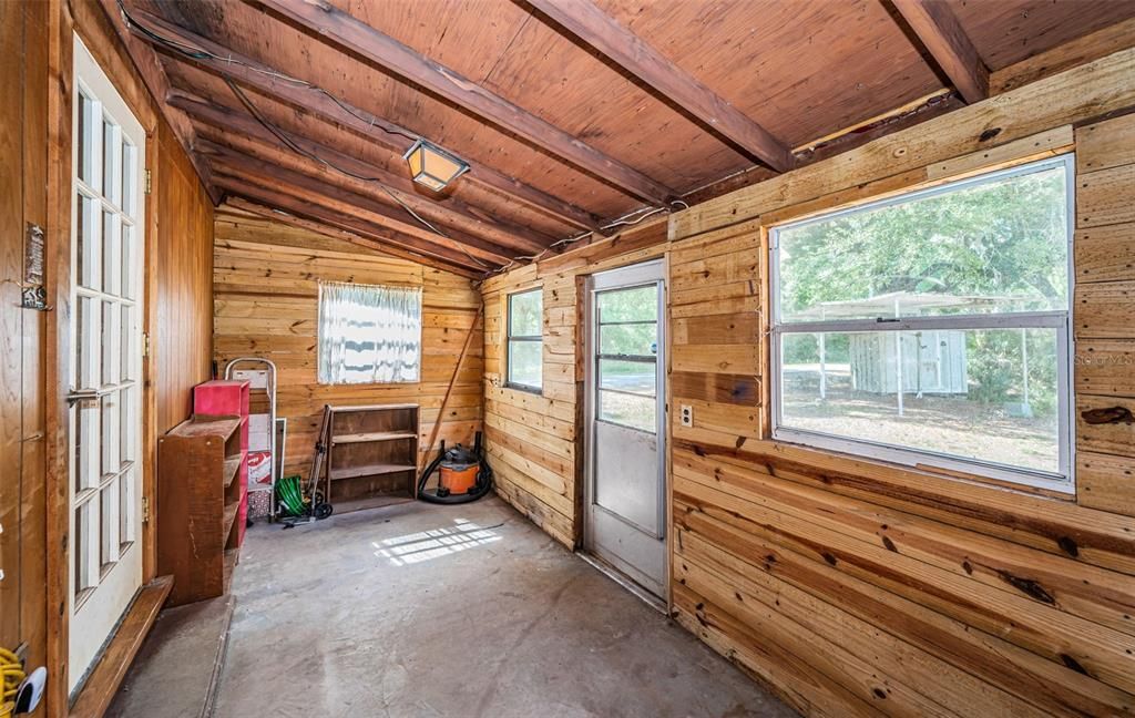 For Sale: $229,900 (2 beds, 1 baths, 920 Square Feet)