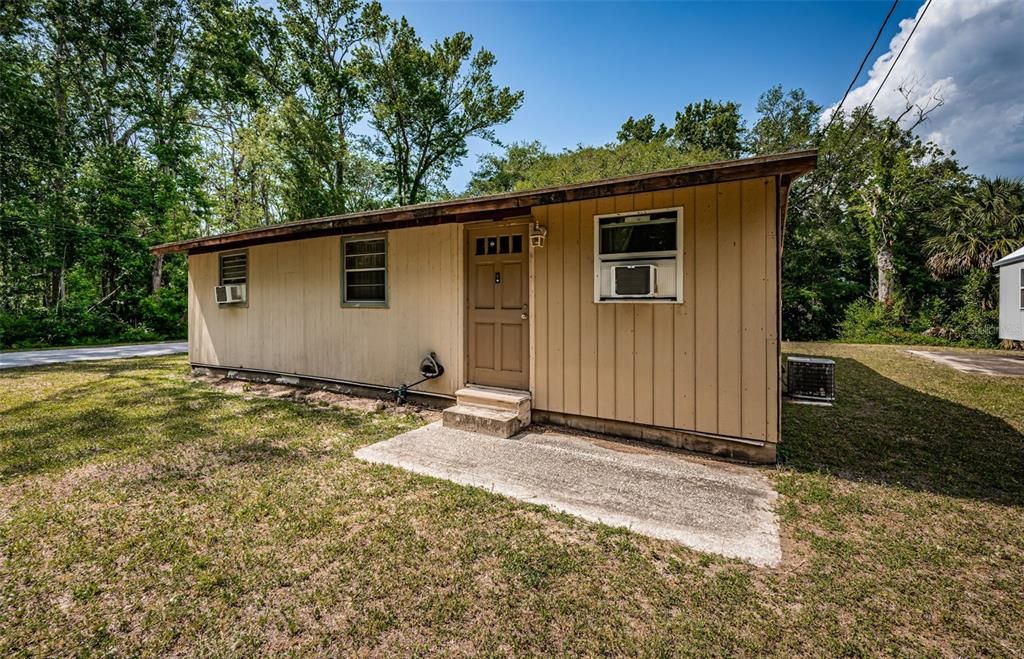 For Sale: $229,900 (2 beds, 1 baths, 920 Square Feet)