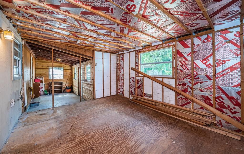 For Sale: $229,900 (2 beds, 1 baths, 920 Square Feet)