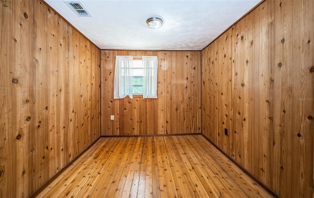 For Sale: $229,900 (2 beds, 1 baths, 920 Square Feet)