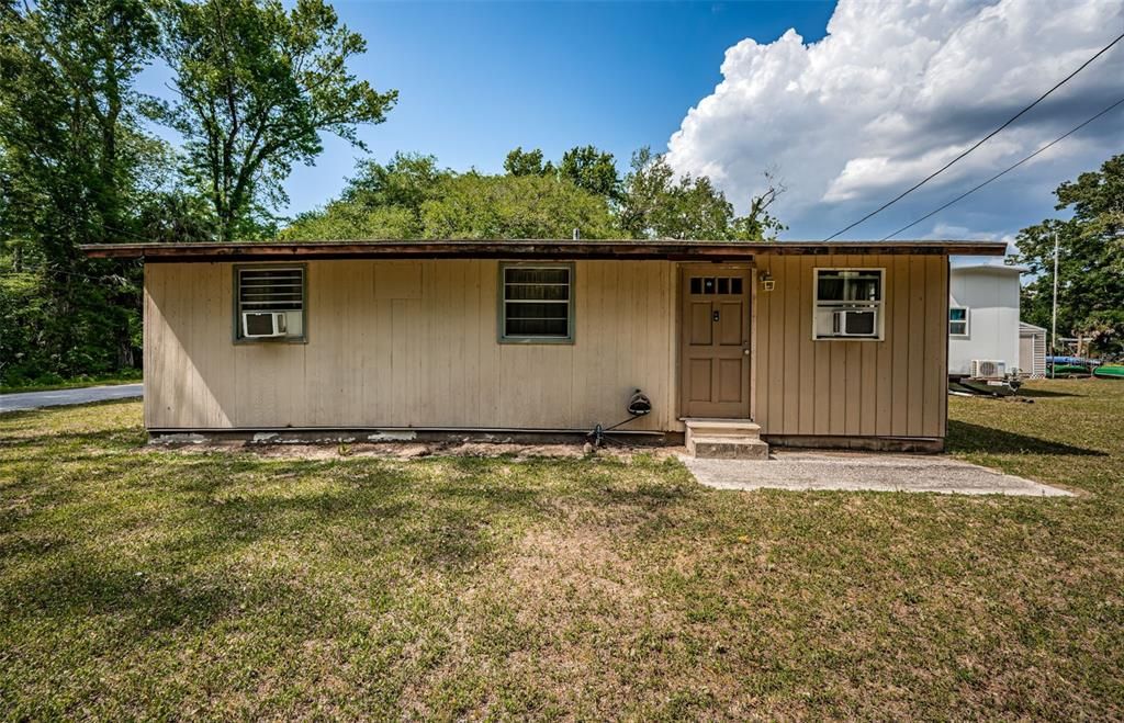 For Sale: $229,900 (2 beds, 1 baths, 920 Square Feet)