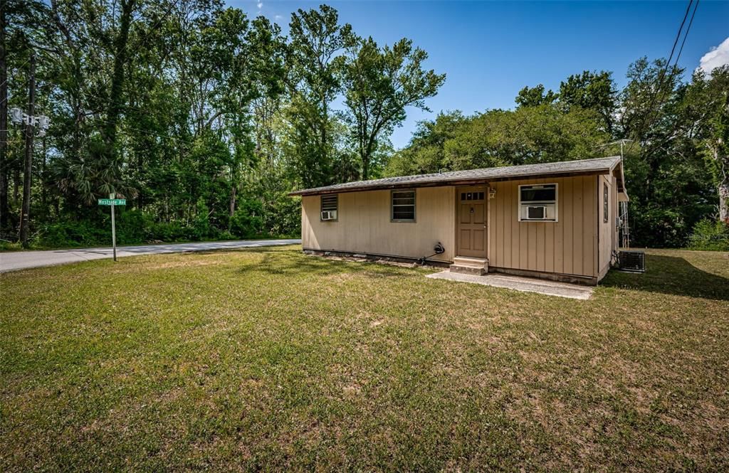 For Sale: $229,900 (2 beds, 1 baths, 920 Square Feet)